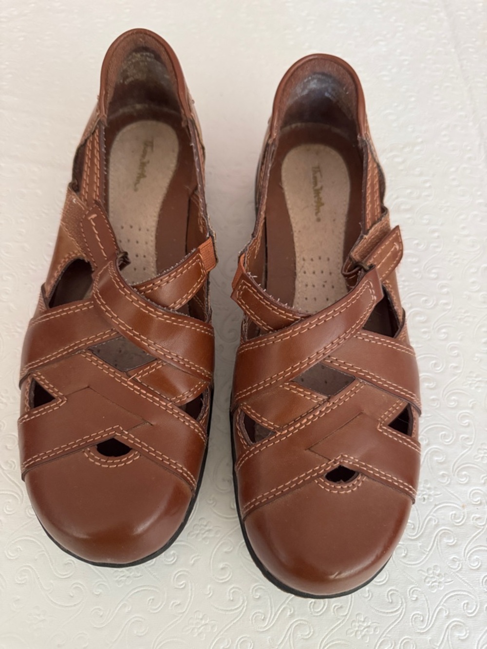 Thom McAn Women's Brown Leather Cross-Strap flats